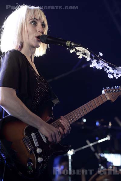 THE JOY FORMIDABLE - 2011-06-24 - PARIS - Hippodrome de Longchamp - Rhiannon Bryan